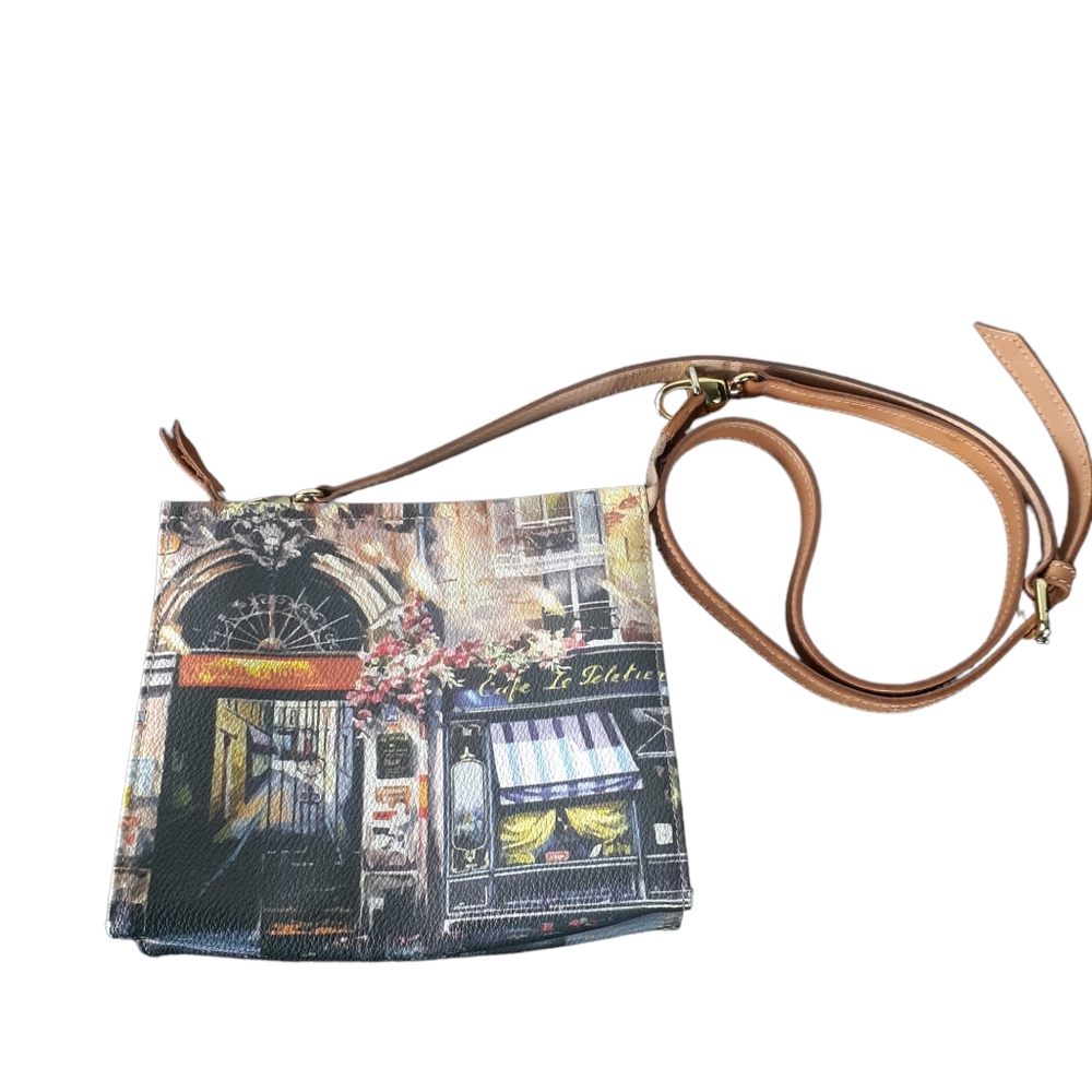 Bagghy EUC Trousse Crossbody Bag with chic Paris streetscape. Italian Beauty!